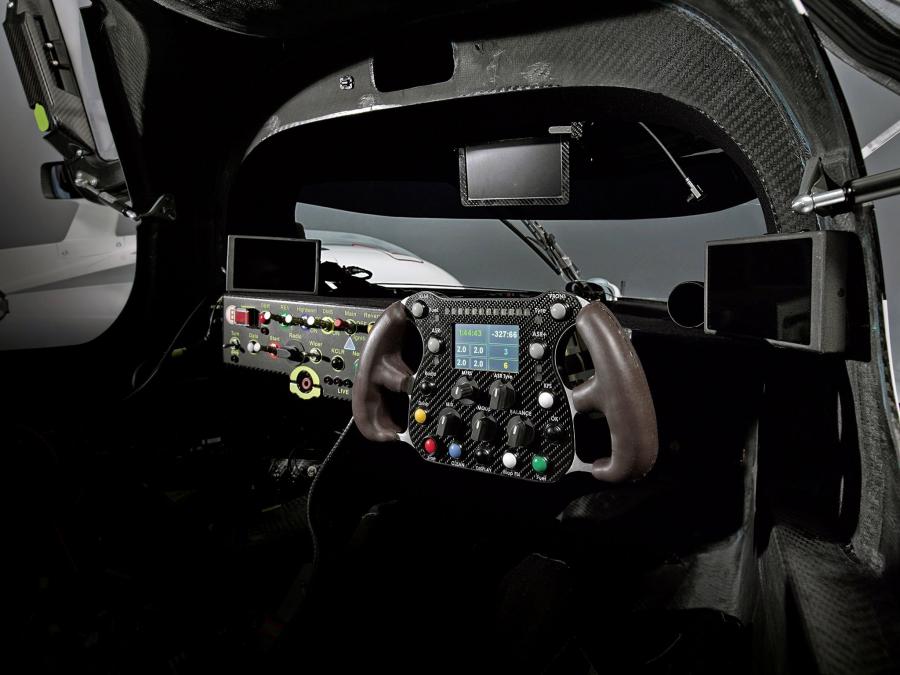 Торпедо Audi R18 e-Tron Quattro 2012 года  (фото 38 из 42)